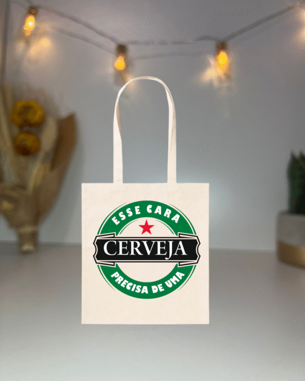 🧳 Saco de Algodão com Frase Divertida – "Esse Cara Precisa de uma Cerveja"