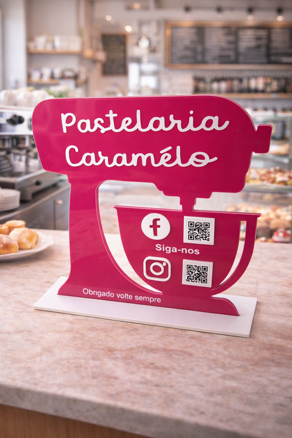 🍰✨ Placa QR Code Personalizada para Pastelaria – Acrílico